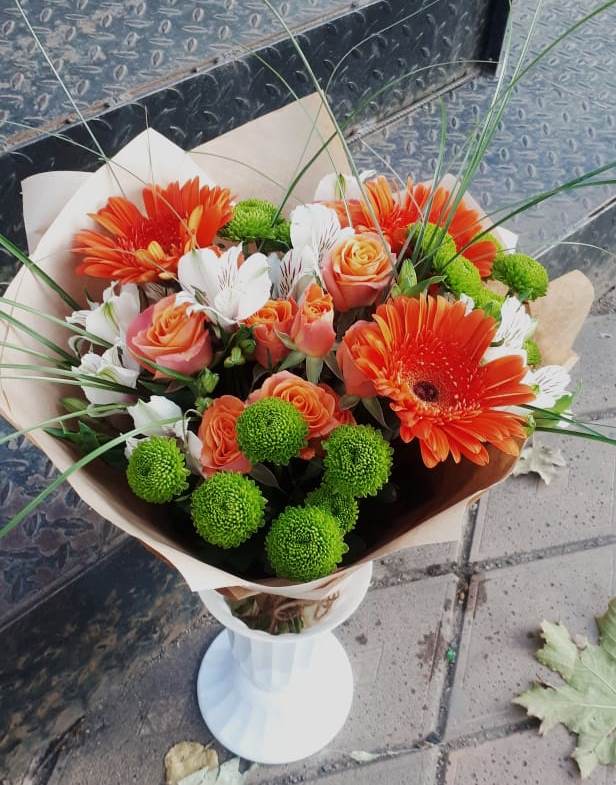 Букет цветов из: Герберы, Хризантемы, Альстромерии и Розы в Берёзовке Алтайского края