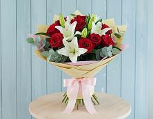 Букет цветов из:  Лилии и Розы в Берёзовке Алтайского края
