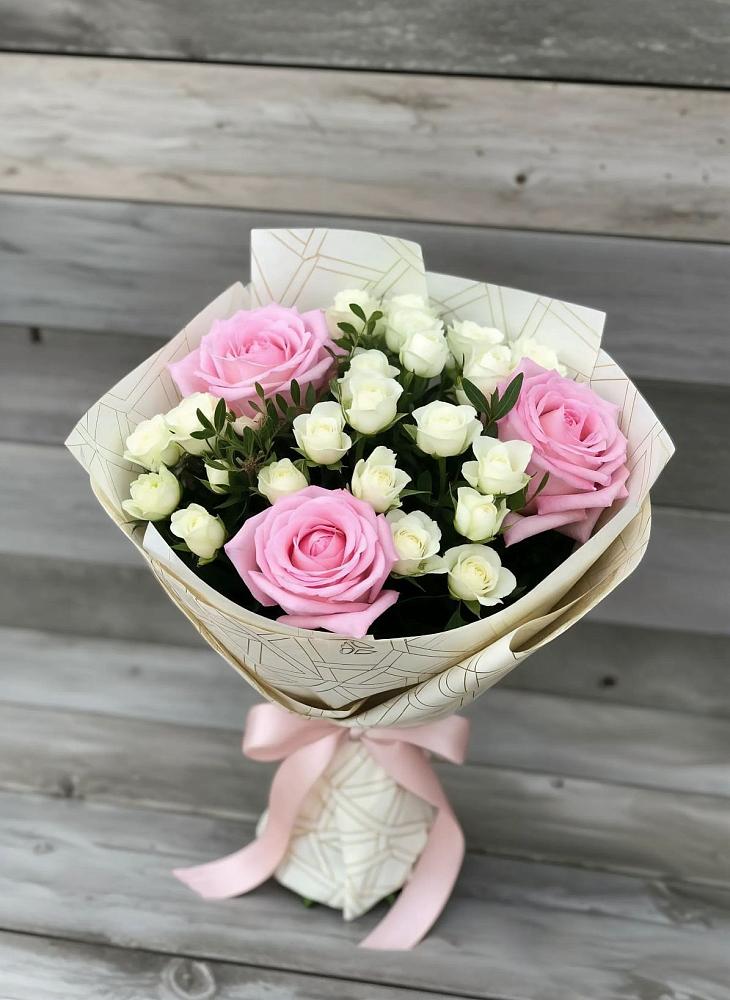 Букет цветов из: Розы в Берёзовке Алтайского края