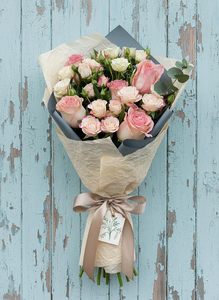Букет цветов из: Розы в Берёзовке Алтайского края