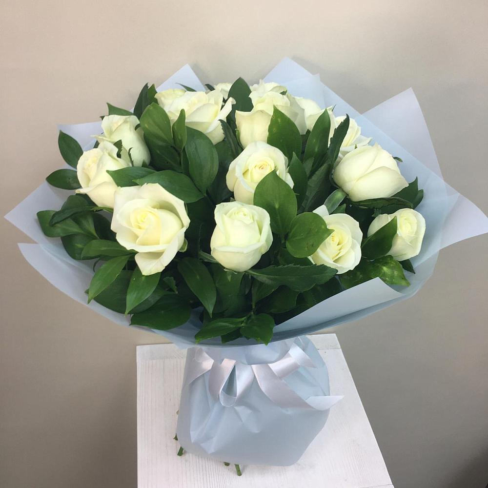 Букет 15 Белых роз Проуд в Берёзовке Алтайского края