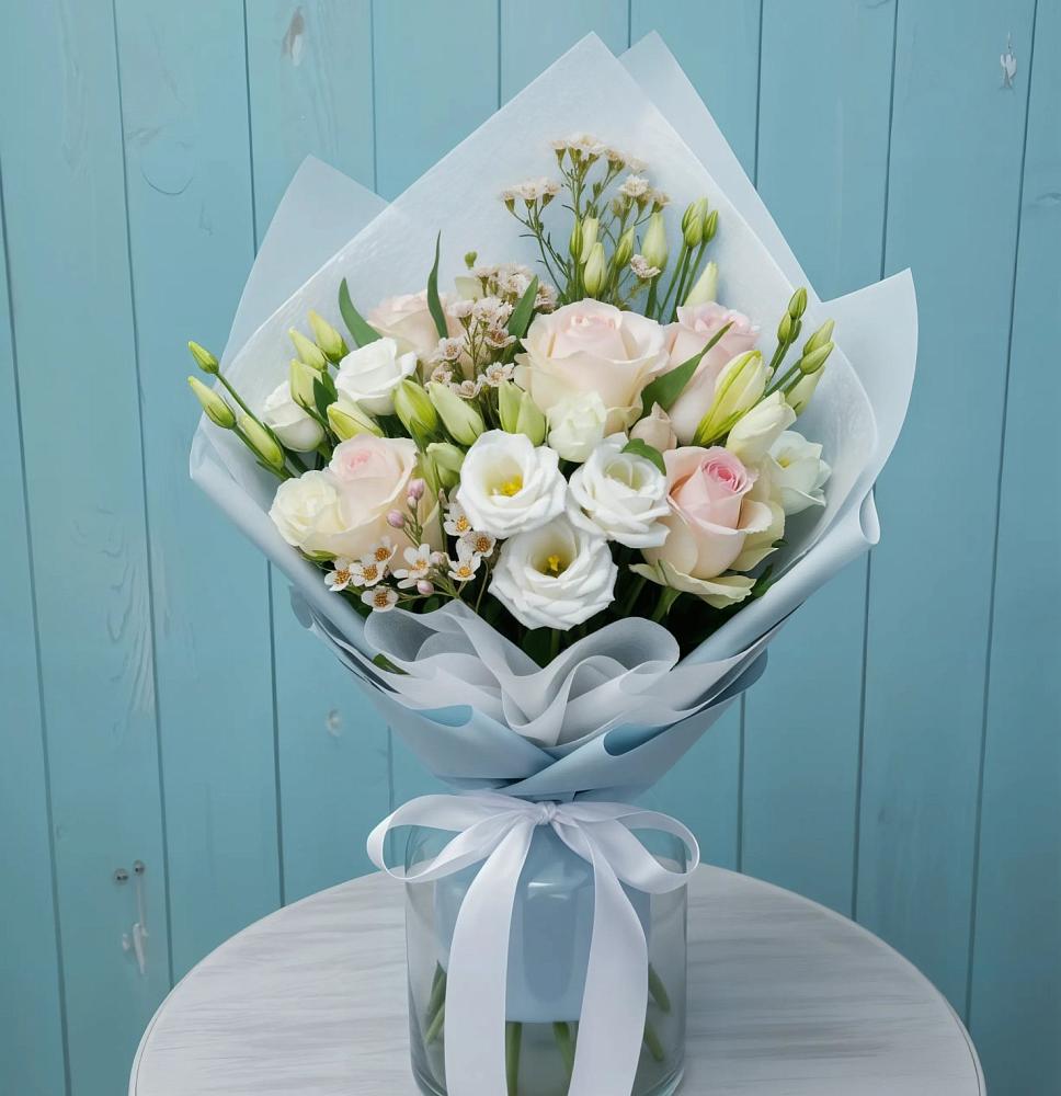 Букет цветов из: Розы и Лизиантусы в Берёзовке Алтайского края