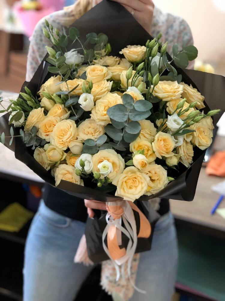 Букет цветов из: Розы и Лизиантусы в Берёзовке Алтайского края