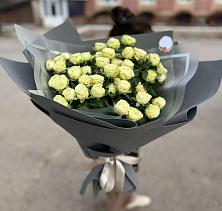 Букет Белые кустовые розы Солинеро в Берёзовке Алтайского края