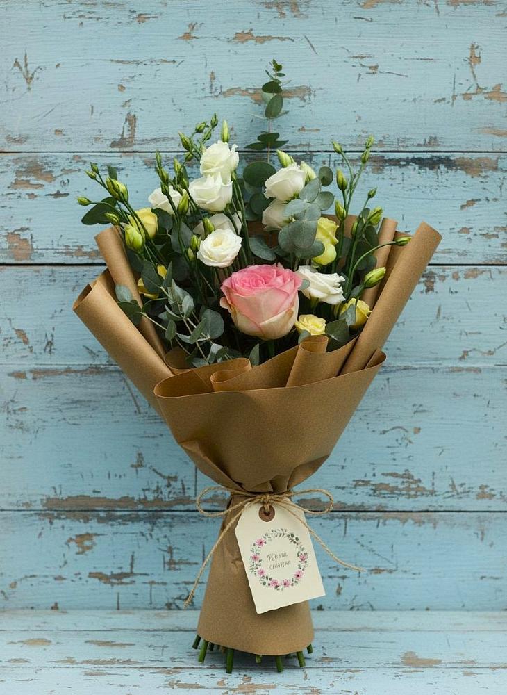 Букет цветов из: Розы и Лизиантусы в Берёзовке Алтайского края