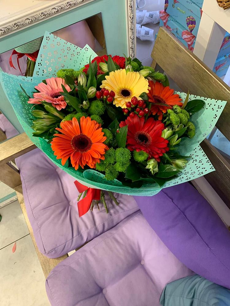 Букет цветов из: Герберы, Хризантемы и Альстромерии в Берёзовке Алтайского края