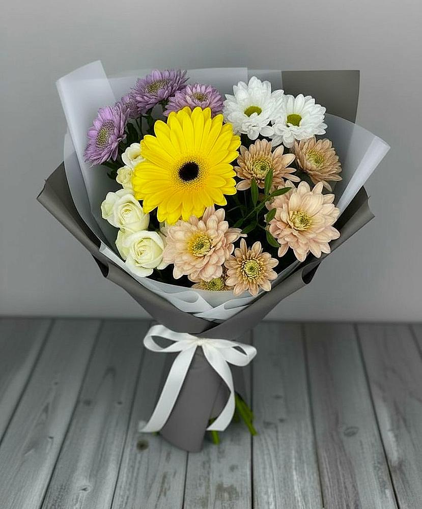 Букет цветов из: Розы, Герберы и Хризантемы в Берёзовке Алтайского края