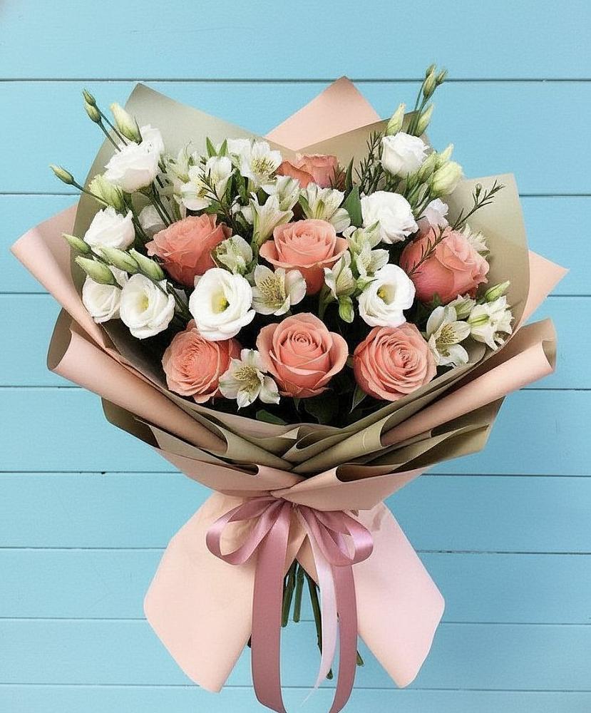 Букет цветов из: Розы, Альстромерии и Лизиантусы в Берёзовке Алтайского края