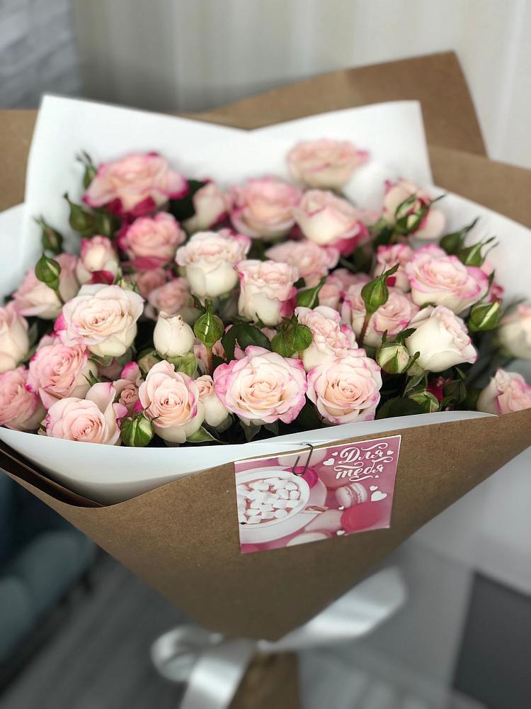 Букет цветов из: Розы в Берёзовке Алтайского края