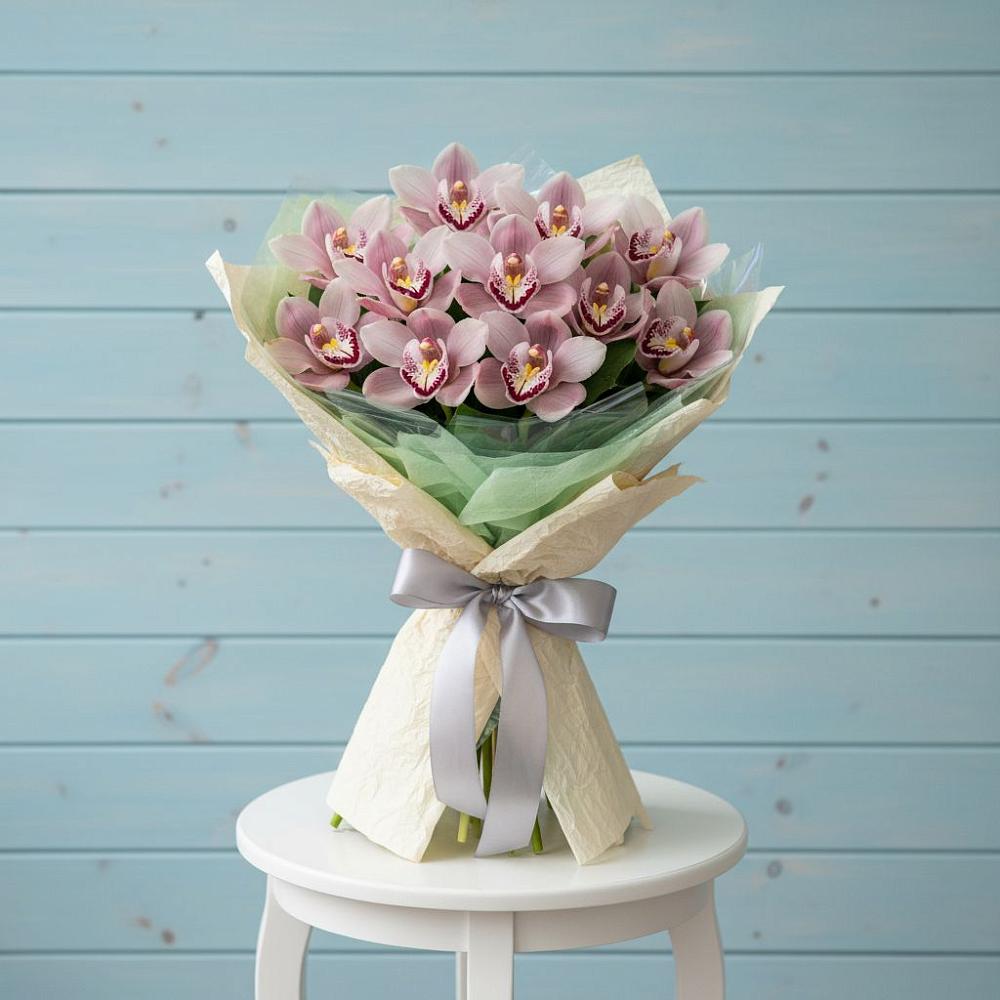 Букет цветов из: Орхидеи и Розы в Берёзовке Алтайского края