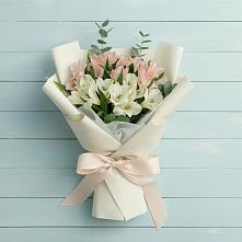 Букет цветов из:  Альстромерии в Берёзовке Алтайского края
