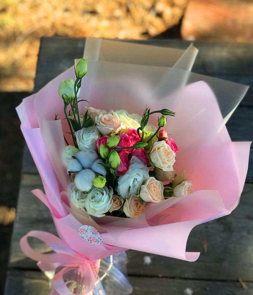 Букет цветов из: Розы и Лизиантусы в Берёзовке Алтайского края