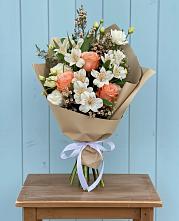 Букет цветов из:  Альстромерии, Лизиантусы, Розы и Хризантемы в Берёзовке Алтайского края