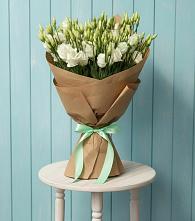 Букет цветов из:  Лизиантусы в Берёзовке Алтайского края