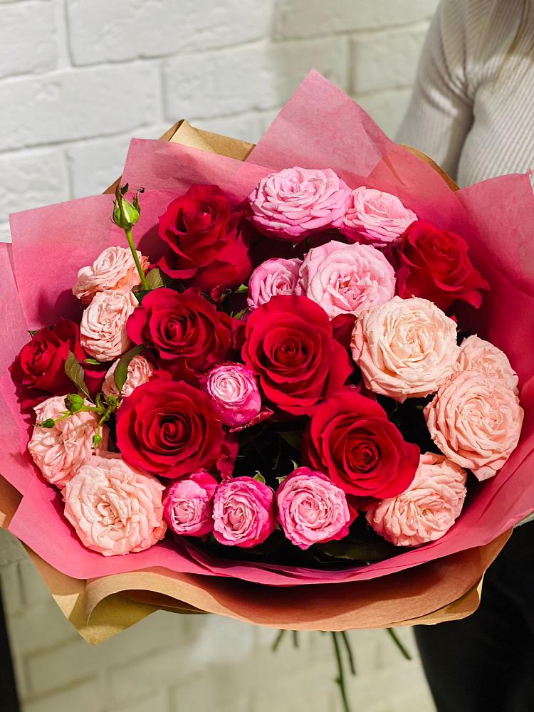 Букет цветов из: Розы в Берёзовке Алтайского края