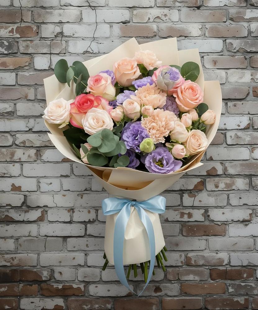 Букет цветов из: Розы, Лизиантусы и Гвоздики в Берёзовке Алтайского края