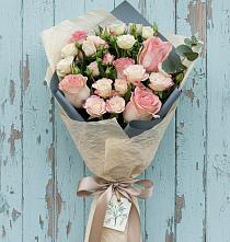 Букет цветов из:  Розы в Берёзовке Алтайского края