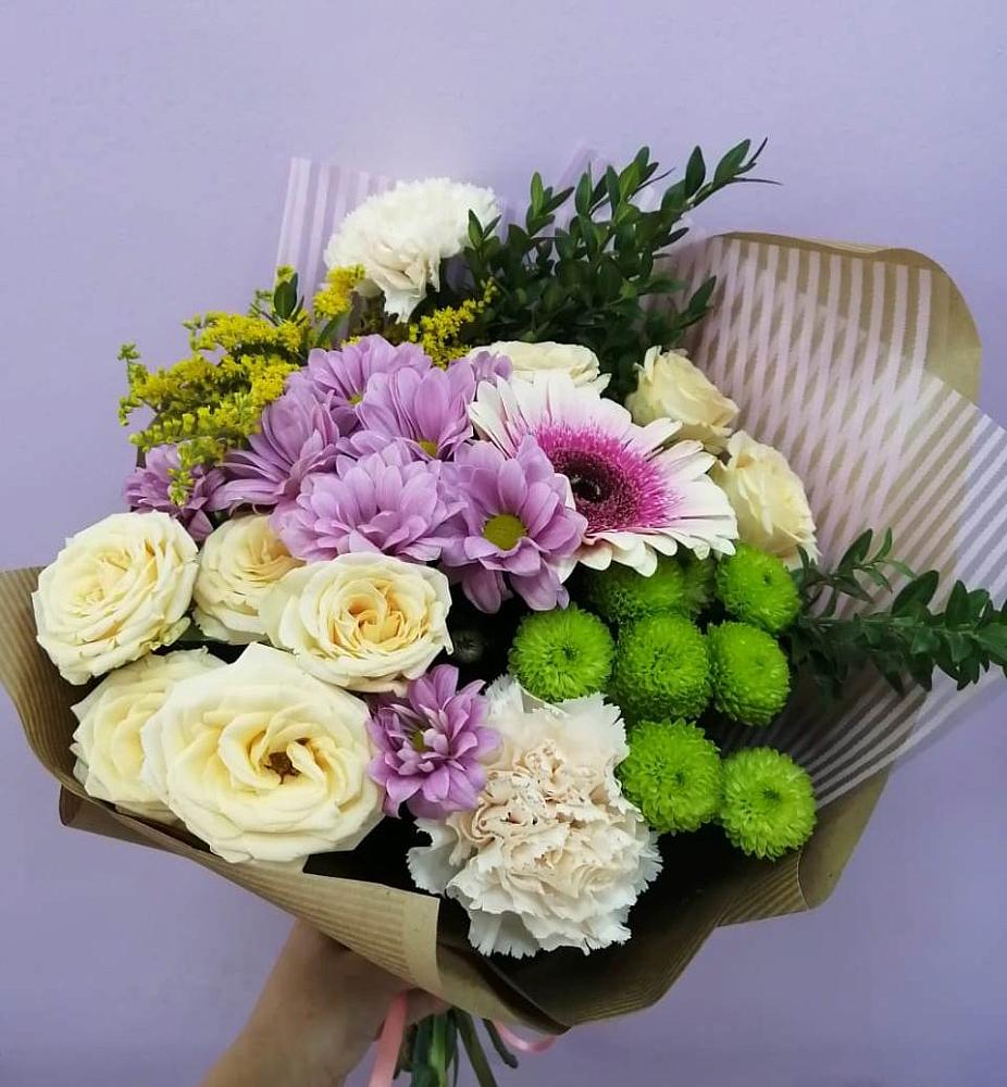 Букет цветов из: Хризантемы, Розы, Гвоздики и Герберы в Берёзовке Алтайского края