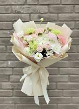 Букет цветов из:  Гвоздики, Розы, Лизиантусы и Хризантемы в Берёзовке Алтайского края