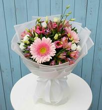 Букет цветов из:  Герберы, Альстромерии и Лизиантусы в Берёзовке Алтайского края