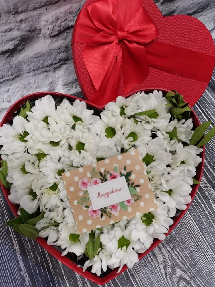 Цветочная композиция из Хризантемы в виде сердца в Берёзовке Алтайского края