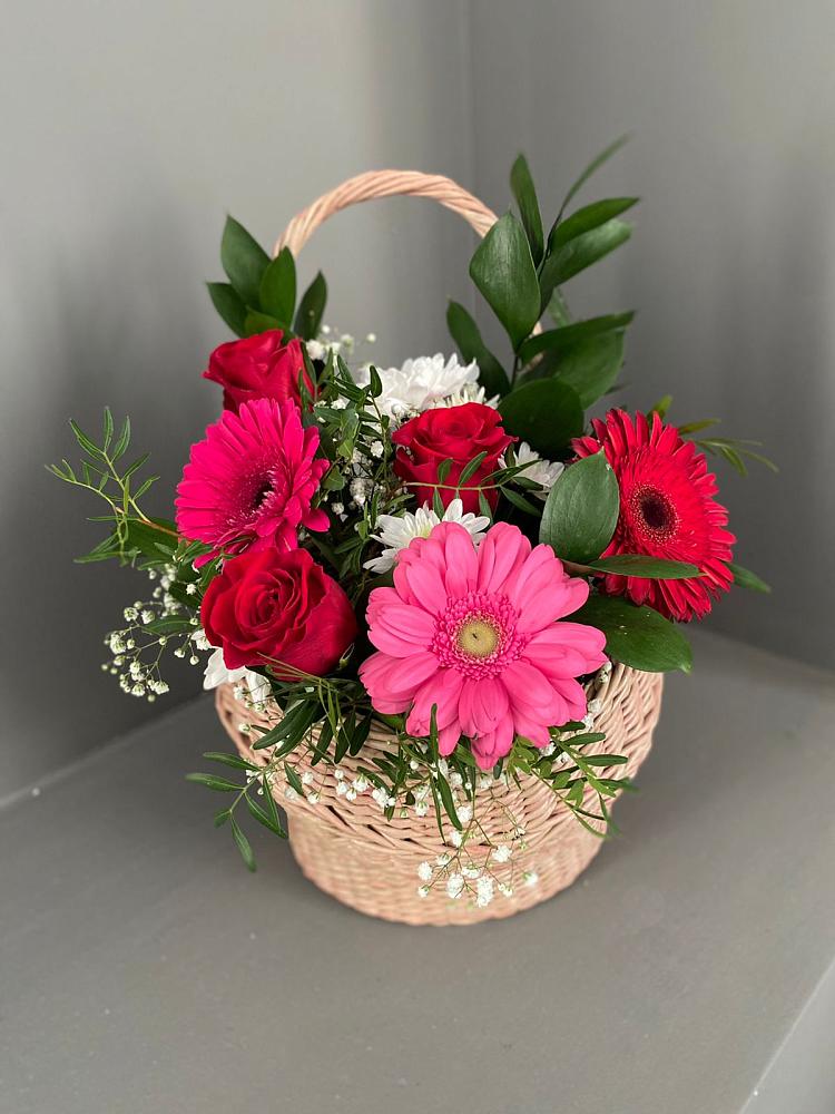 Цветочная композиция из Розы, Хризантемы и Герберы в корзине в Берёзовке Алтайского края