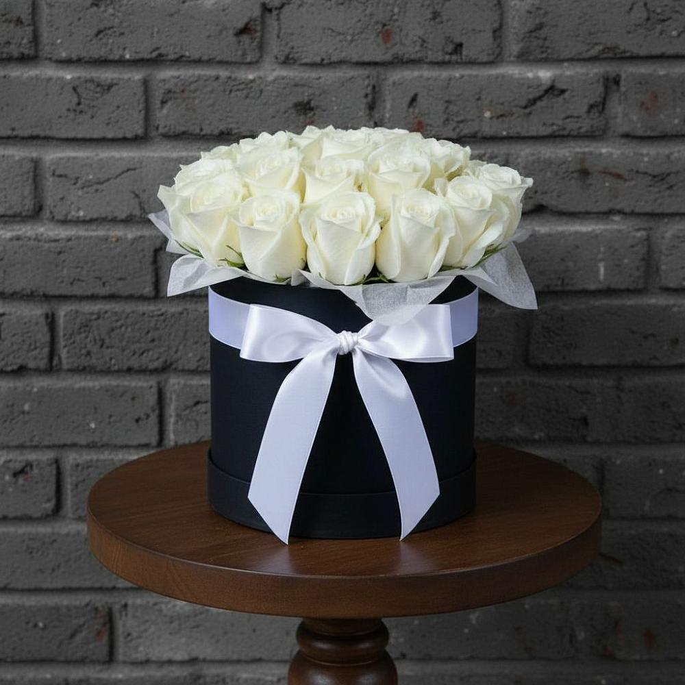 Цветочная композиция из Розы в шляпной коробке в Берёзовке Алтайского края