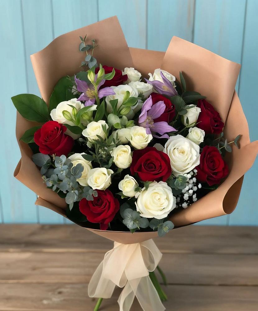 Букет цветов из: Розы и Альстромерии в Берёзовке Алтайского края