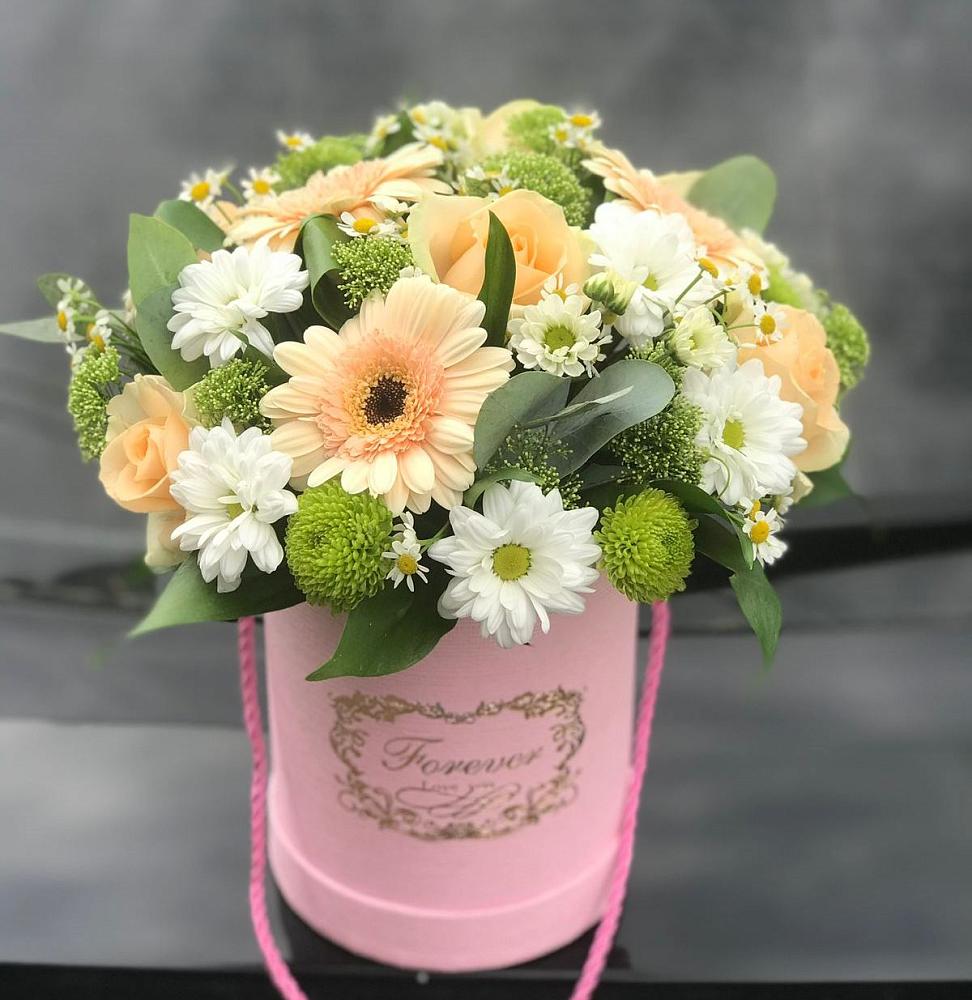 Цветочная композиция из Розы, Герберы и Хризантемы в шляпной коробке в Берёзовке Алтайского края