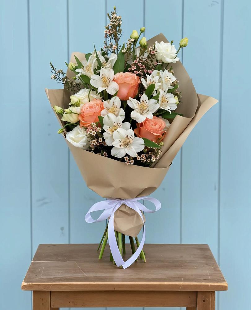 Букет цветов из: Альстромерии, Лизиантусы, Розы и Хризантемы в Берёзовке Алтайского края