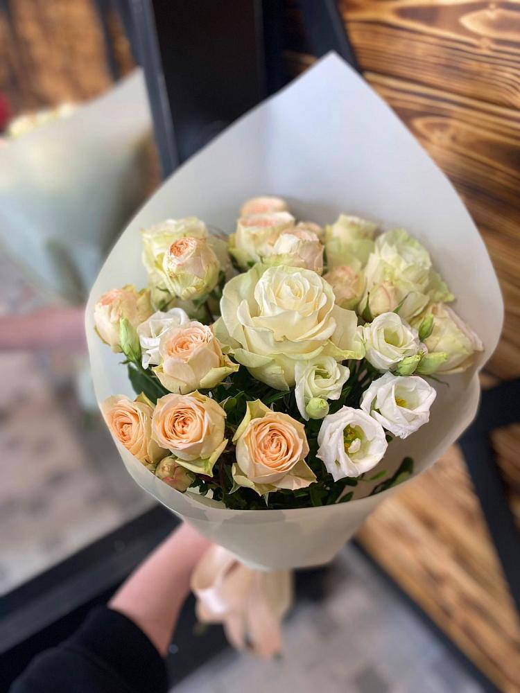 Букет цветов из: Розы и Лизиантусы в Берёзовке Алтайского края