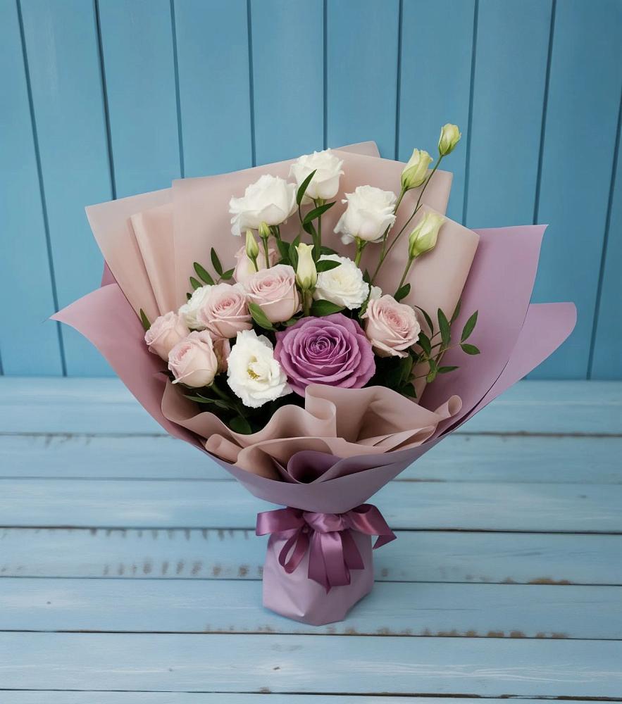 Букет цветов из: Розы и Лизиантусы в Берёзовке Алтайского края